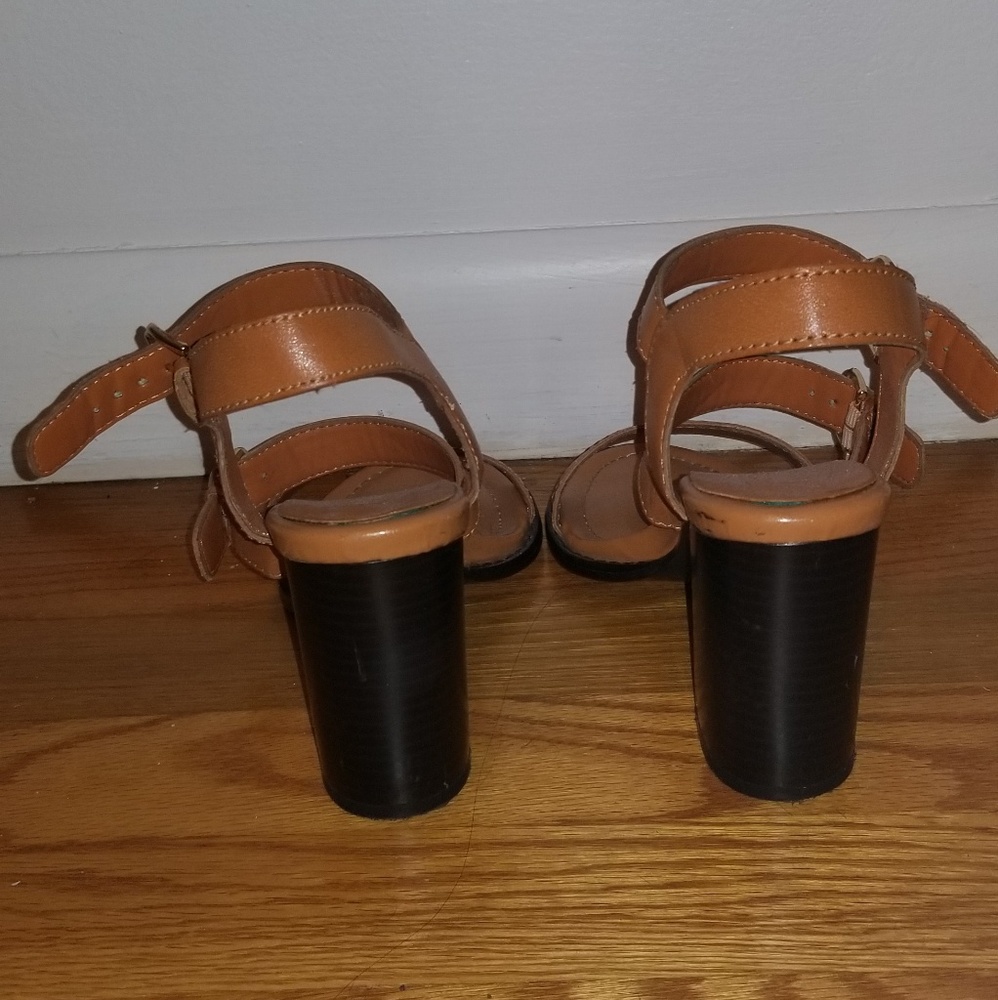 Tan block heels - Picture 2 of 4